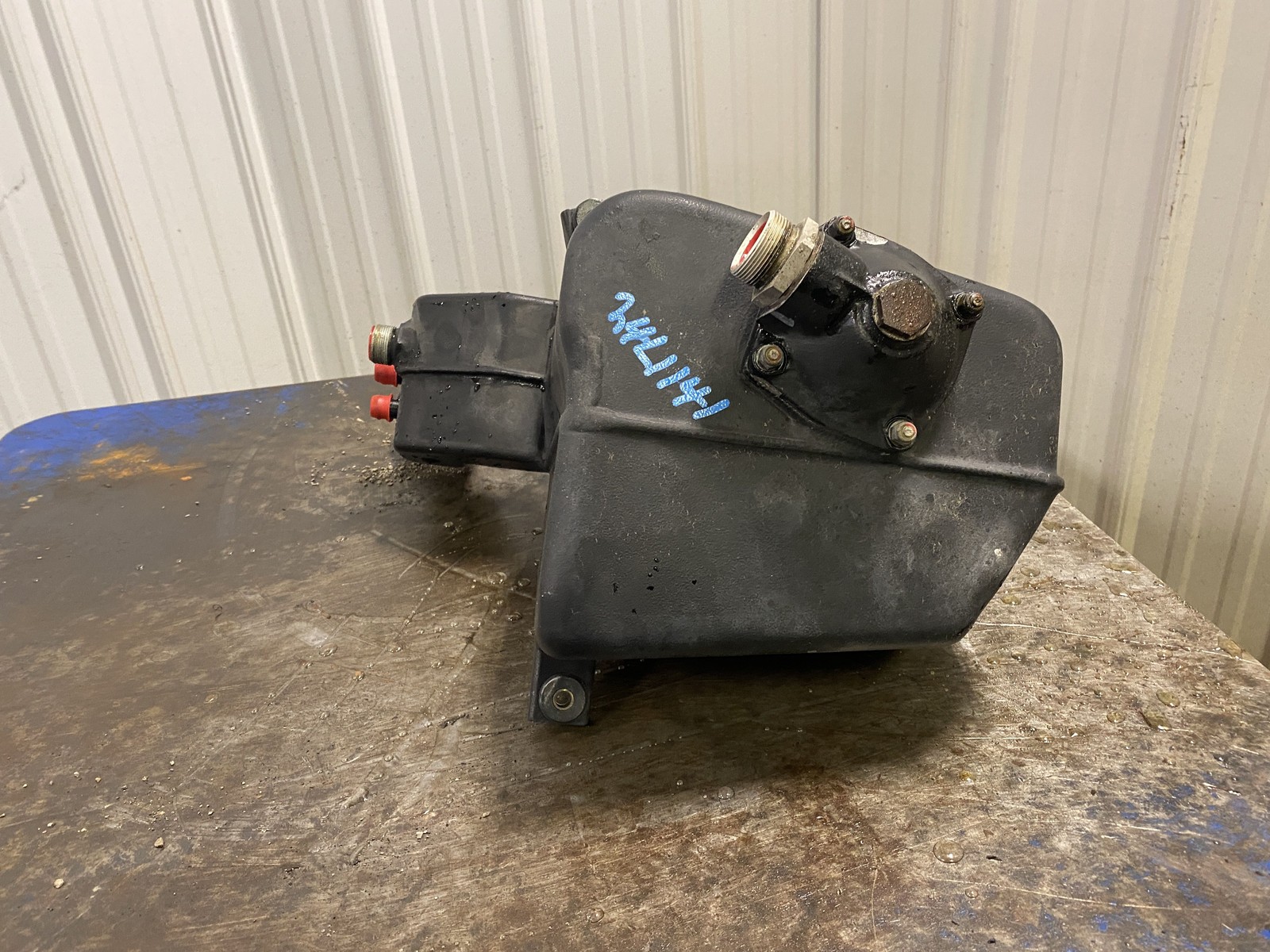 02-04 MASERATI SPYDER ENGINE OIL RESERVOIR TANK