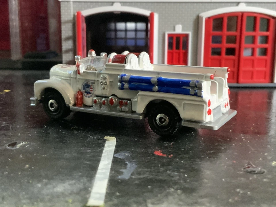 Camión de bomberos Matchbox 1963 Mack B 1:64 América 250 aniversario Foto 3 de 4