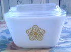 Vintage Pyrex Butterfly Gold 501B   1 - 1/2 Cup With Lid - A2