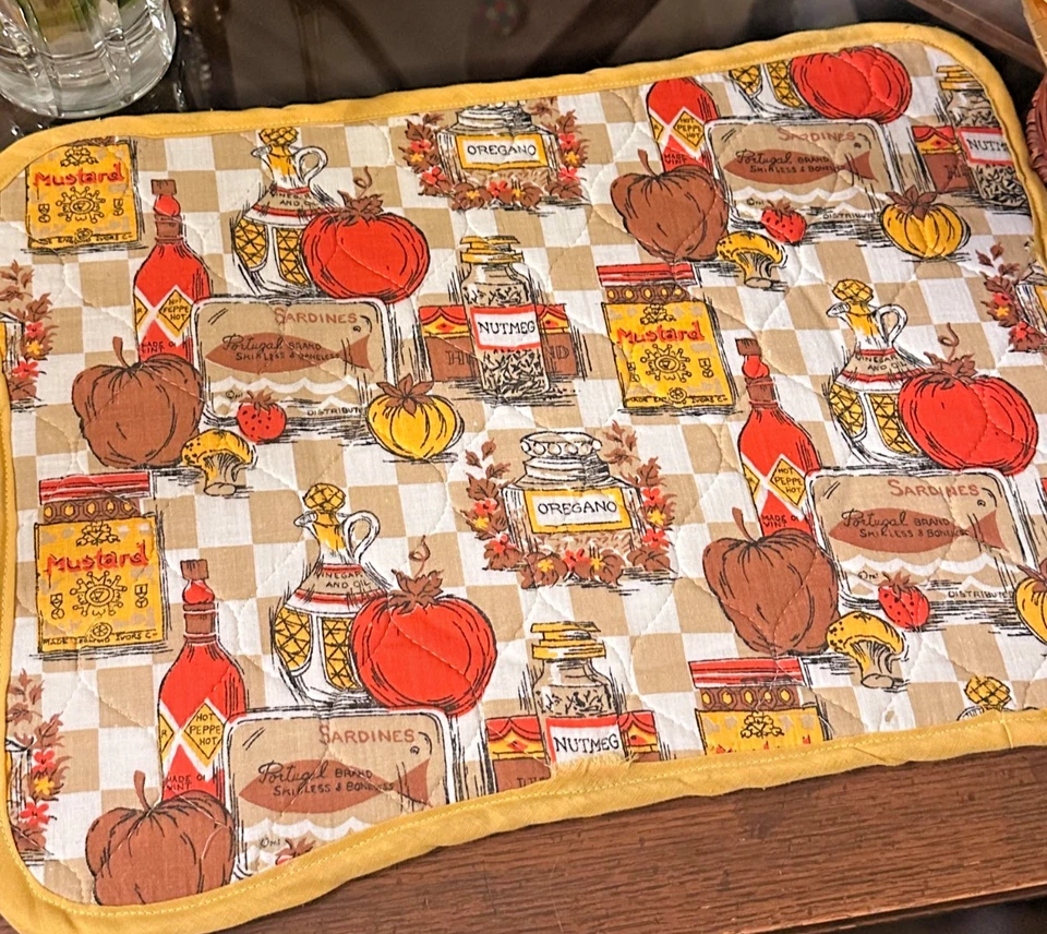 Vintage Tischsets Stoff gesteppt 4er Set gelb, rot und braun