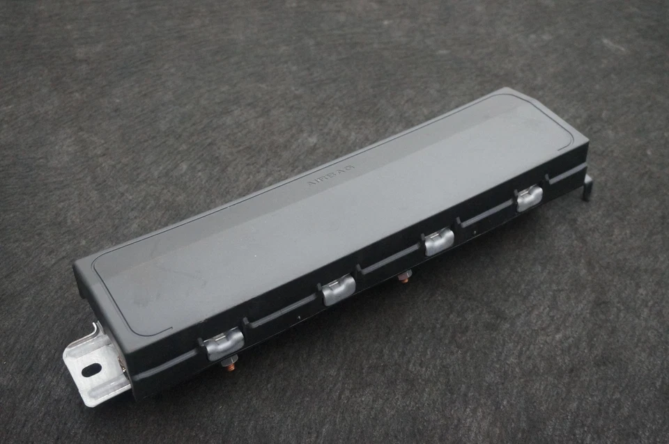 Airbag dianteiro direito passageiro joelho inferior 72129297724 BMW M550I xDrive G30 2018-23 - Imagem 2 de 4