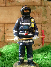 Collection "SOLDATS du FEU":  POMPIER de MADRID en Tenue de Feu , 2003...no 19