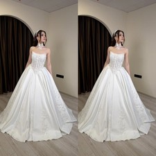 Classic Wedding Dresses Strapless A Line Lace Appliques Satin Bridal Gowns