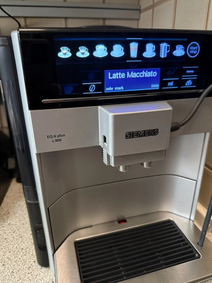 Siemens EQ.6 plus s300, 22 Monate alt, sehr guter Zustand, private Nutzung
