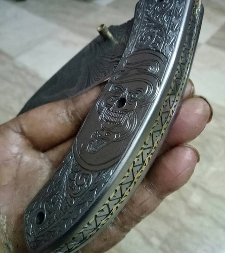 Custom Handmade Damascus Blade Skull Hand Engrave Pocket Folding Knife W/Sheath - Picture 4 of 5