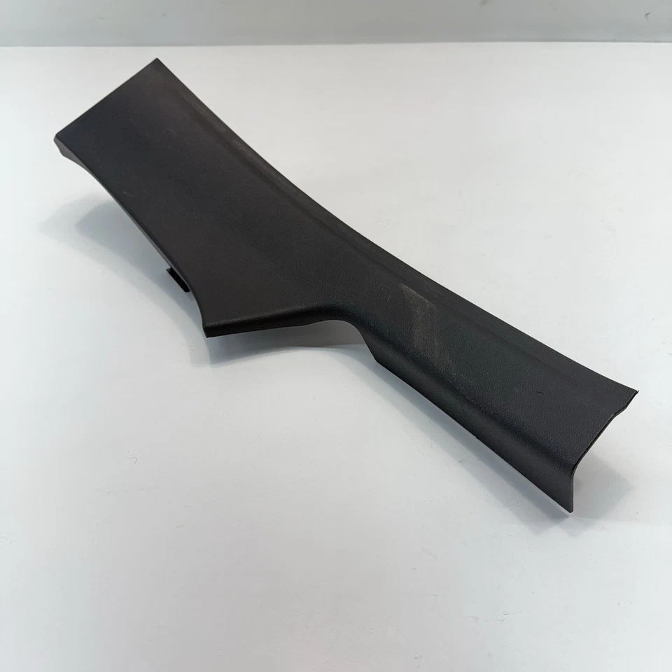 OEM 2016-2025 CHEVROLET MALIBU PUERTA TRASERA IZQUIERDA UMBRAL PLACA RASGUÑO PANEL Foto 3 de 4