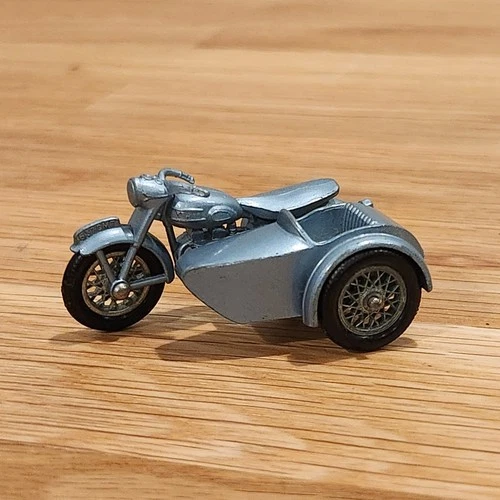 Lesney Matchbox Triumph T110 No. 4 Motorcycle w/ Sidecar - Made in England