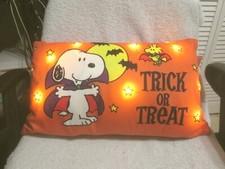 Peanuts Halloween Pillow Lights Up Snoopy Vampire Trick Or Treat New
