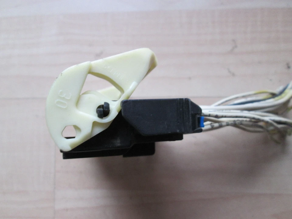 Mack Delphi 30-Pin Electric Connector Set w/ Wiring (22 Pins Used) #M265GJ - Image 4 of 4