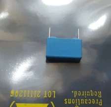 25 PCS OF EPCOS B32522C1684K CAPACITORS (U5.6B3)    