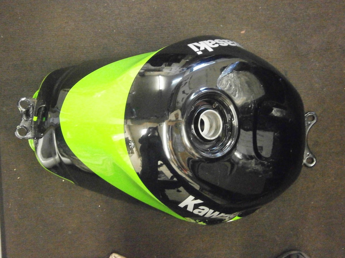 Kawasaki ZX-6R J Fuel Petrol Gas Tank 2000-2002 | eBay UK