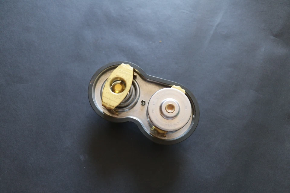 HELLA Termostato Mercedes Benz Actros Antos Arocs Atego 3 Econic 2 Unimog  Foto 3 de 3