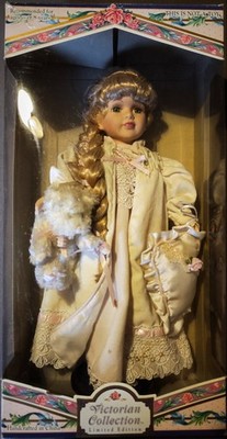 Porzellan-Puppe im Schlafrock Teddy &Kissen Victorian Collection by Melissa Jane