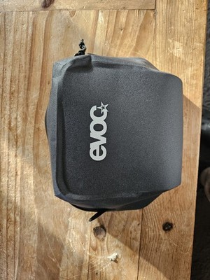 EVOC TORSO PROTECTOR PIN PACK NEU MONTIERT ABER NIE BENUTZT
