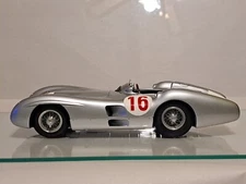 1/18 scale Mercedes Benz W196R  1954/55 Streamliner diecast race car model CMC