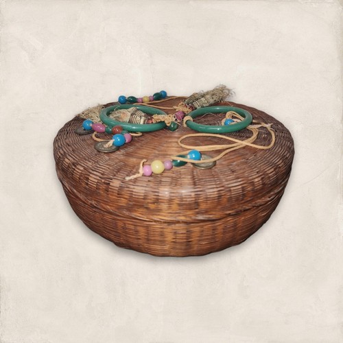 Set of 4 - Vintage Round Wicker Sewing Basket beads, tassels, removable lid - Picture 5 of 12