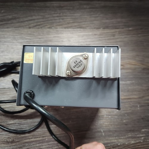Samlex Model RPS1204 Regulated DC Power Supply with Short Circuit Protection - Zdjęcie 3 z 3