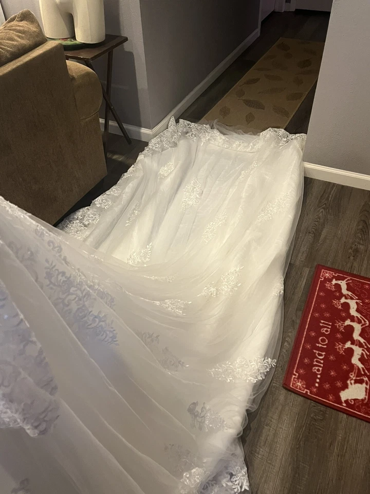 Wedding Dress Ivory / White Please see all the photos for a proper fit $1.200 — 第 3/4 张图片