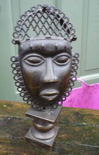 Very rare ancient Benin bronze hip mask. Circa 1750 - 1850. Provenance. African. - Picture 6 of 6