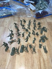 WW2 GREEN PLASTIC TOY SOLDIER LOT