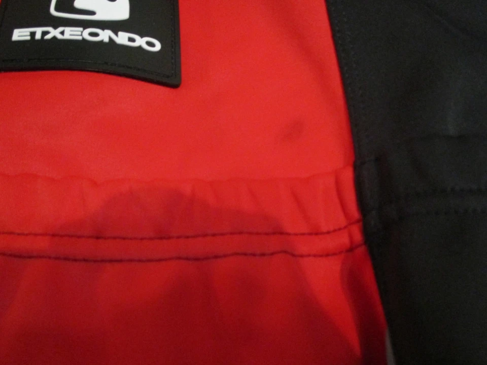 ETXEONDO WINDSTOPPER WOMANS CYCLING JACKET RED & BLACK LARGE - Image 4 of 4