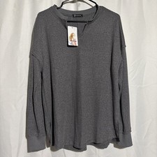 Pretty Garden Gray Long Sleeved Waffle Knit V-Neck Shirt Women’s Size M