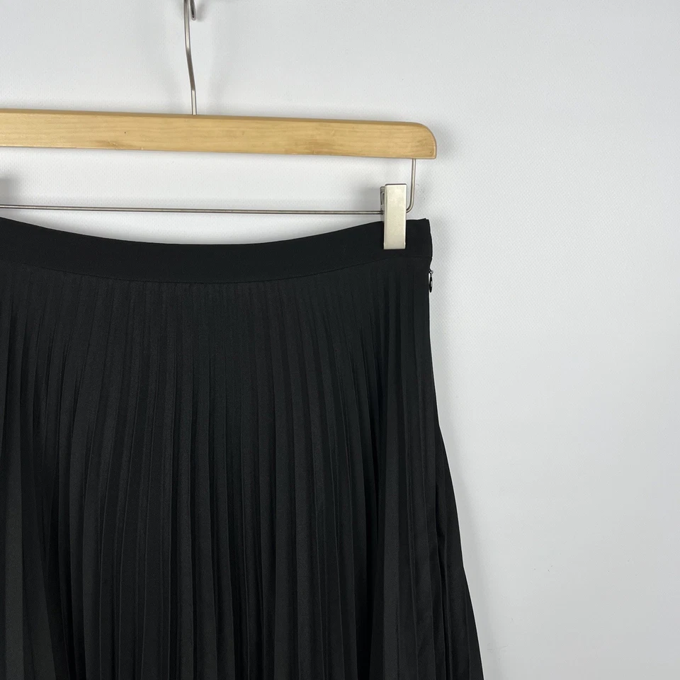 Women’s Burberry Uniform Pleated Midi Skirt Kilt Black Size UK - 8 Designer Rare - Image 2 of 4