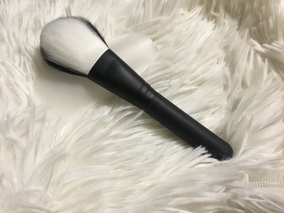 Authentic Mac 234 SE Split Fibre Make up cosmetic brush New - Image 3 of 3