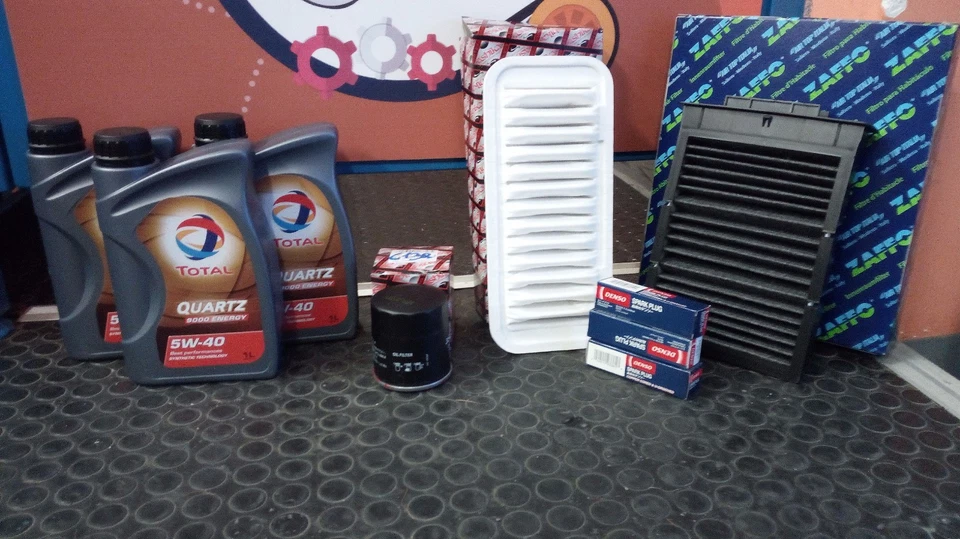 CITROEN KIT TAGLIANDO 3 FILTRI 3LT TOTAL QUARTZ 5W40 CANDELE PER PEUGEOT 107 1.0 BENZINA