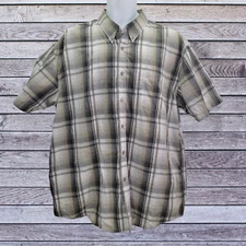 Renegade Men's Button-up Shirt Short Sleeves Gray Plaid Button-down Collar