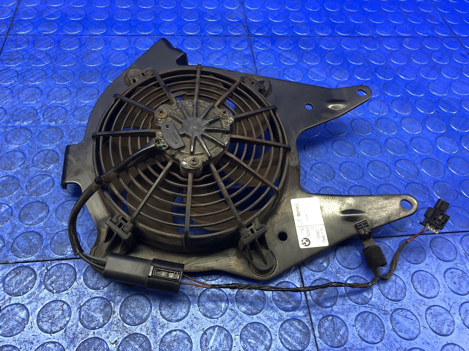 2014-2019 BMW I8 OEM REAR TRUNK MOUNTED ELECTRIC COOLING FAN MOTOR 17427639680