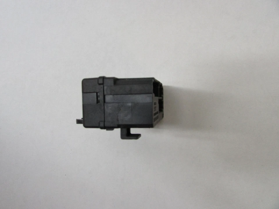 2002 VOLVO V70 XC FRONT LEFT HEATED SEAT CONTROL MODULE 9442947 OEM 01 02 03 04  - Image 3 of 4