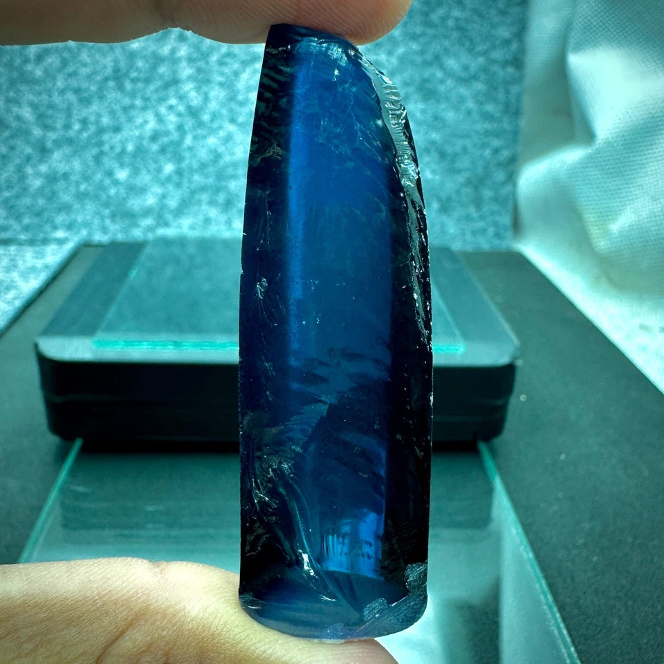 HUGE 26.89 GRAM ROYAL BLUE SAPPHIRE CORUNDUM ROUGH LAB CREATED HALF BOULE - Image 2 of 4