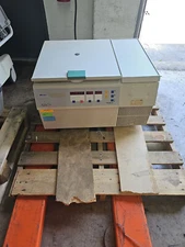 Heraeus Scientific Products Megafuge 1.0 R Refridgerated Centrifuge 2704 Buckets