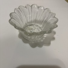 vintage Indiana Glass Lily Pons sunflower bowl in clear pressed glass.