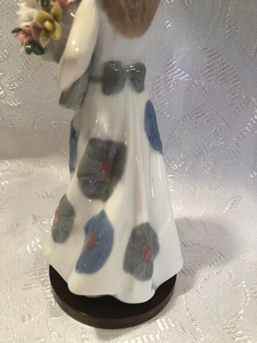 Vintage Cindy & Samantha with Flowers Mallorca by Studio 2 Porcelain Figurines - Picture 6 of 12