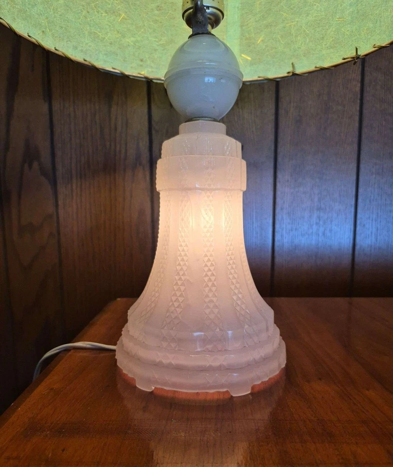 Auténtica lámpara de mesa moderna retro de mediados de siglo de la década de 1950 y 1960 pantalla de fibra de vidrio Foto 2 de 4