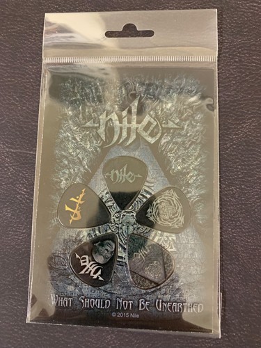 NILE WHAT SHOULD NOT BE UNEARTHED PRINTED 5 PLECTRUM SET OFFICIALLY LICENSED - Foto 1 di 5