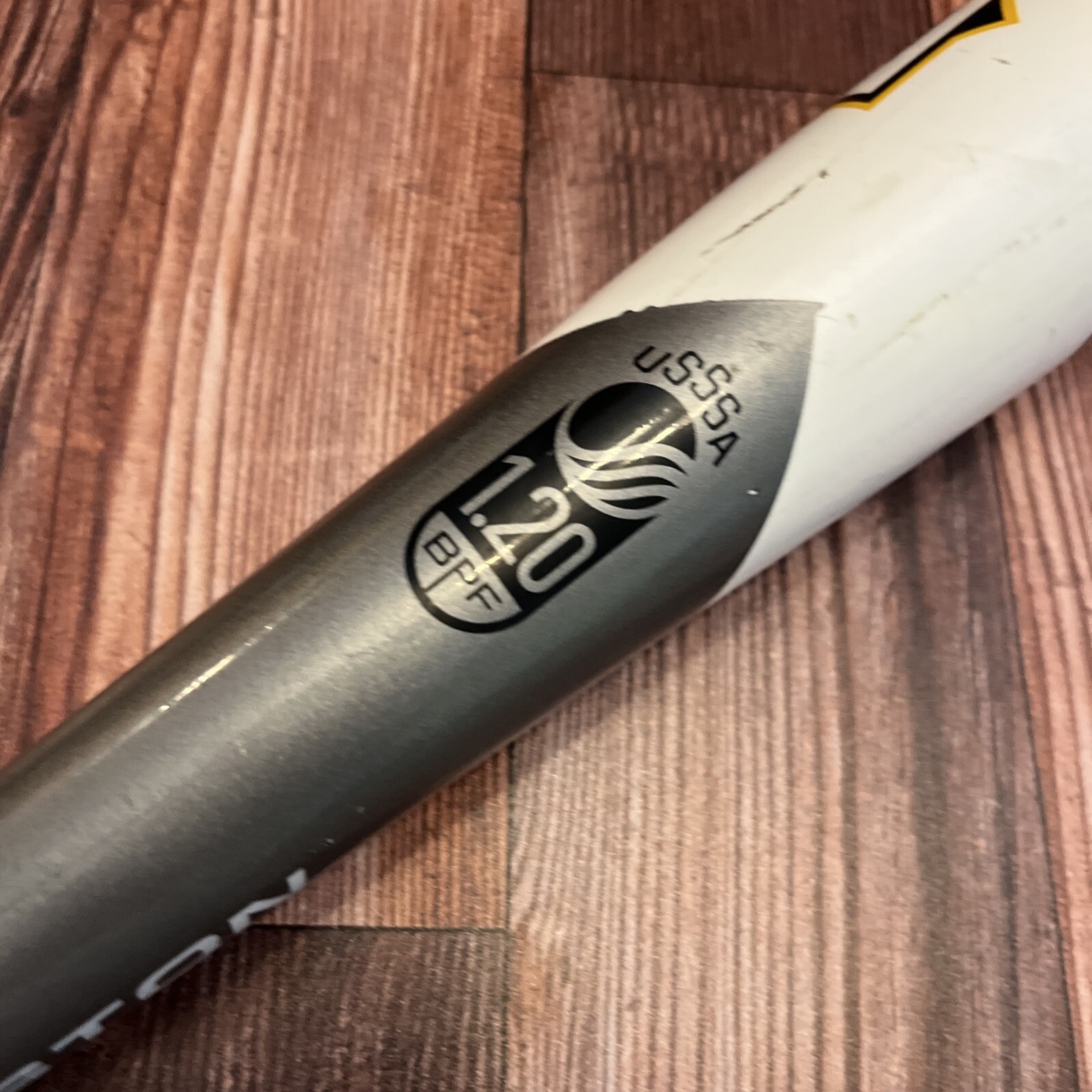 28'' Easton Cyclone Softball Bat - Sports Plus Denver