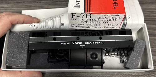Kit Intermountain HO #44501-04 F-7B Shell Kit NYC Lightning Stripe Nuevo en caja | Zustand: New