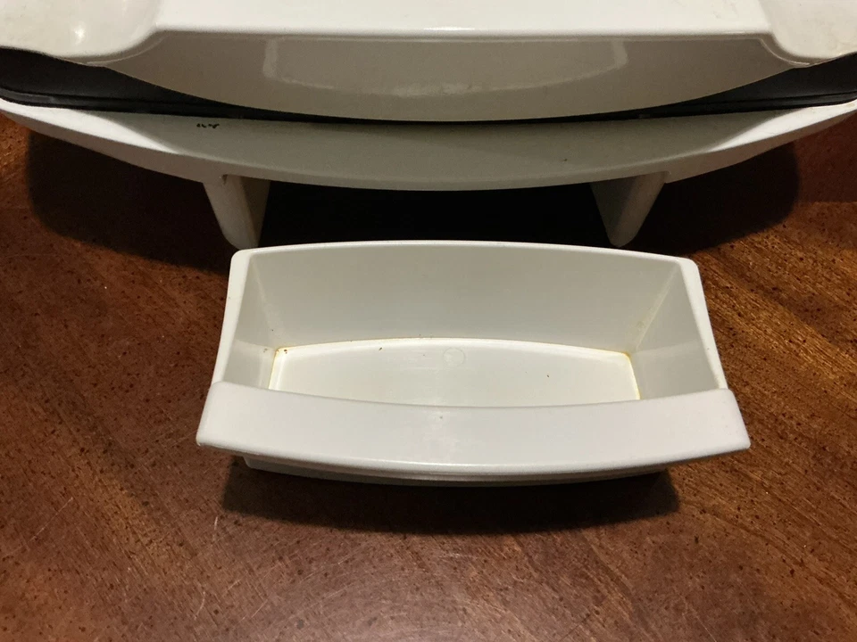 Parrilla de contacto interior Sunbeam WM2686 antiadherente con bandeja de goteo funciona. Foto 3 de 4