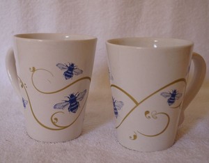 Set 2 California Pantry Ceramics 2009 Bumblebee Swirl Design 12 Oz
