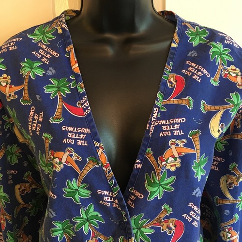 Ladies "Day After Christmas" Scrubs Jacket Large Santa Reindeer Palms Crest Used - Picture 2 of 12