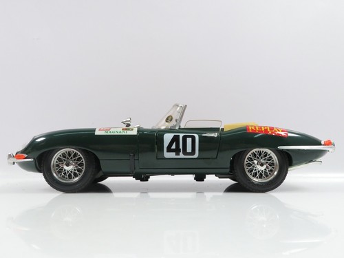 1:18 Bburago Jaguar E Coupe Rennwagen No 40 #8264