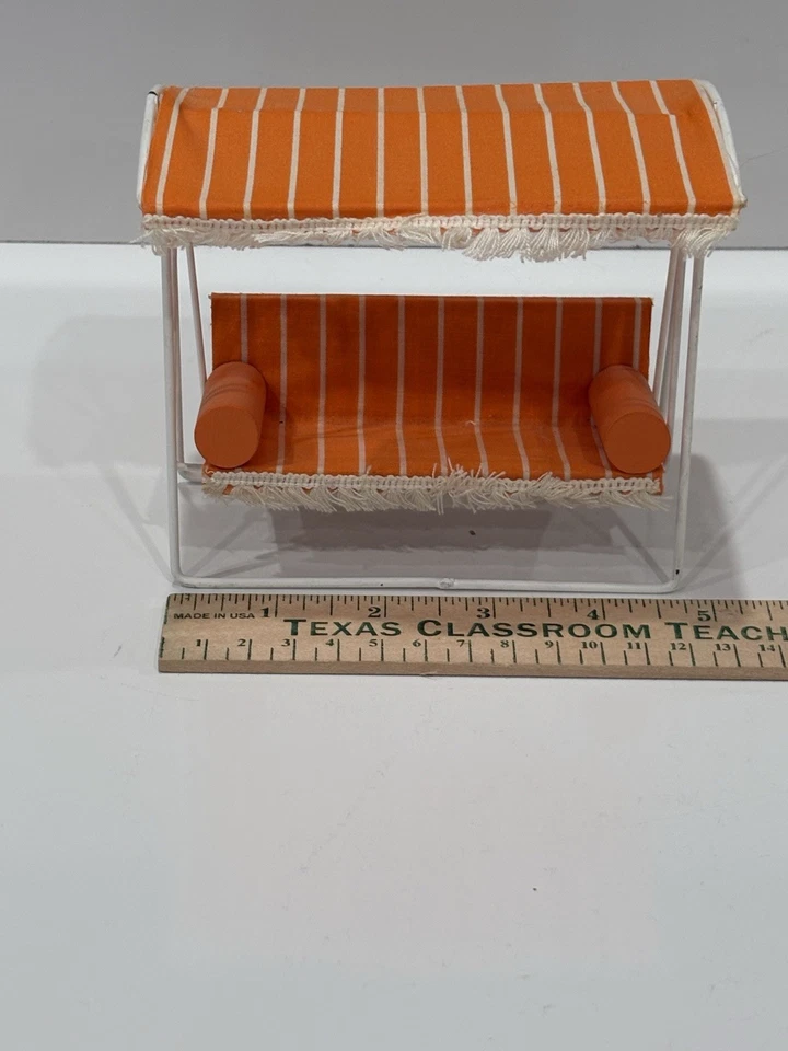Columpio miniatura vintage para casa de muñecas Lundby patio exterior toldo rayas anaranjadas 1:16 Foto 2 de 4