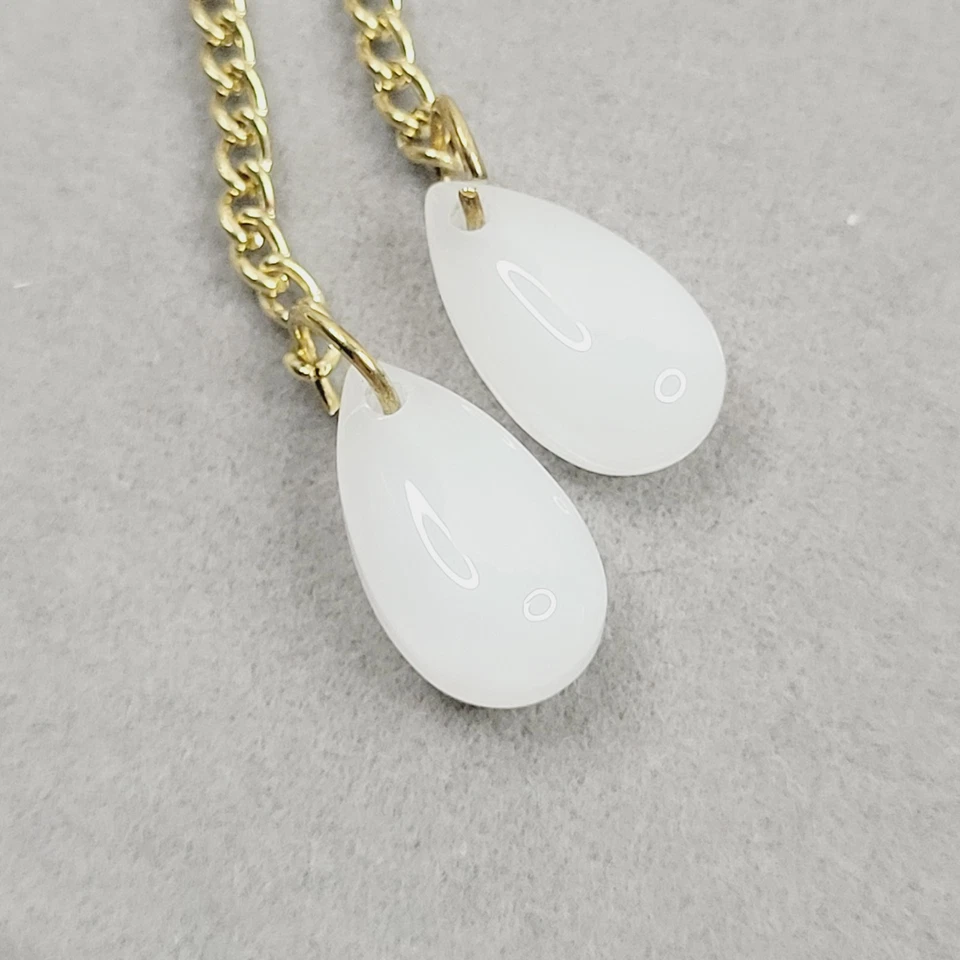 Pin de Pelo Kanzashi Acabado Tono Dorado Mate Flor Blanca Extraíble Cuelga Foto 4 de 4