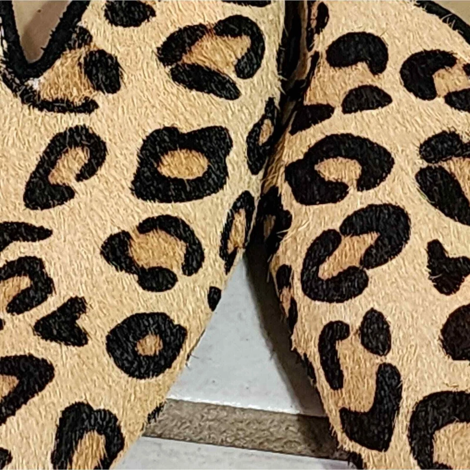 Zapato plano de mujer VanEli Ganet de piel de becerro con estampado animal talla 8,5S Foto 2 de 4