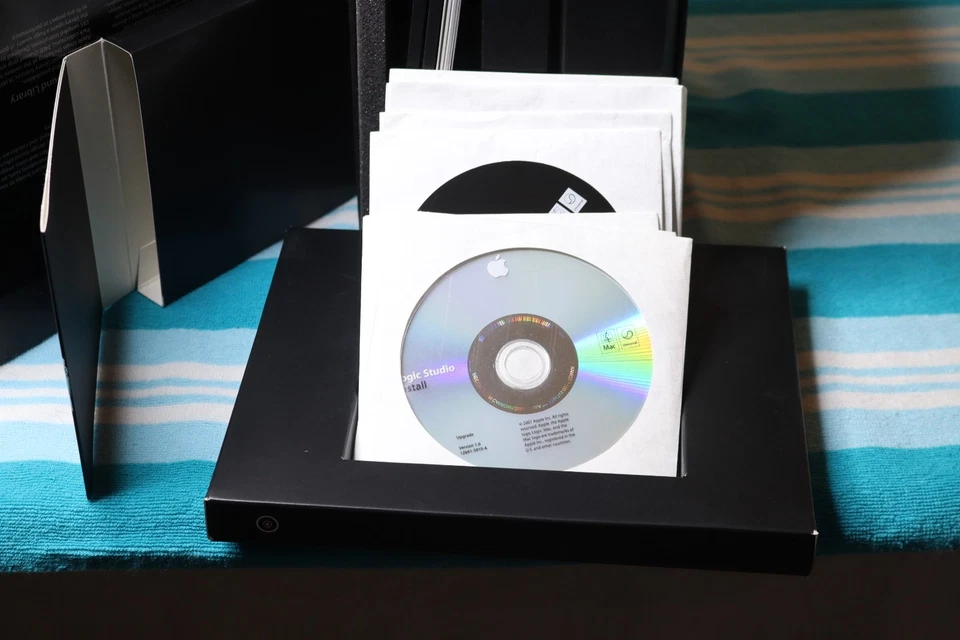 Apple Logic Studio Logic Pro 8 Komplett Box & Materialien - Bild 3 von 4