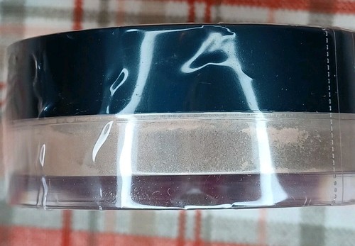 MILANI Make It Last Setting Powder 04 Radiant 0.14 Oz. (4g) - Picture 10 of 11
