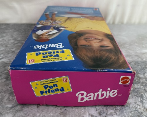 Muñeca Barbie Amiga Pluma Internacional De Colección 13558 Mattel Nueva En Caja 1995 NUEVA EN CAJA NUEVA - Imagen 10 de 11